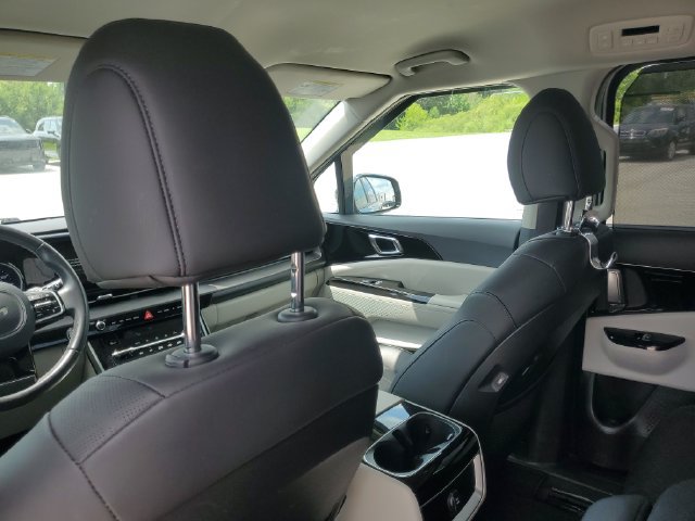 Used 2024 Kia Carnival EX FWD image 9