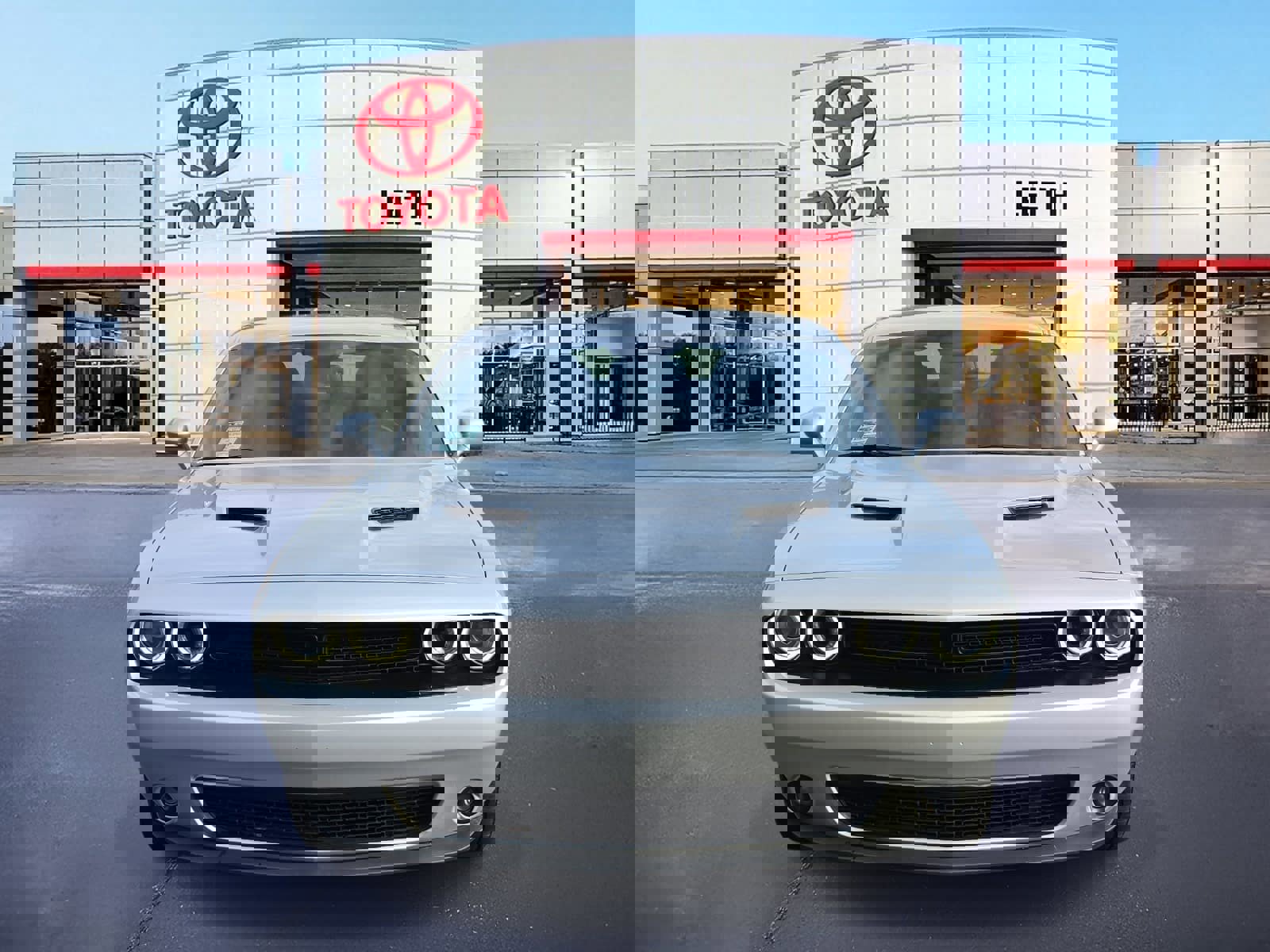 Used 2023 Dodge Challenger SXT w/ Blacktop Package image 2