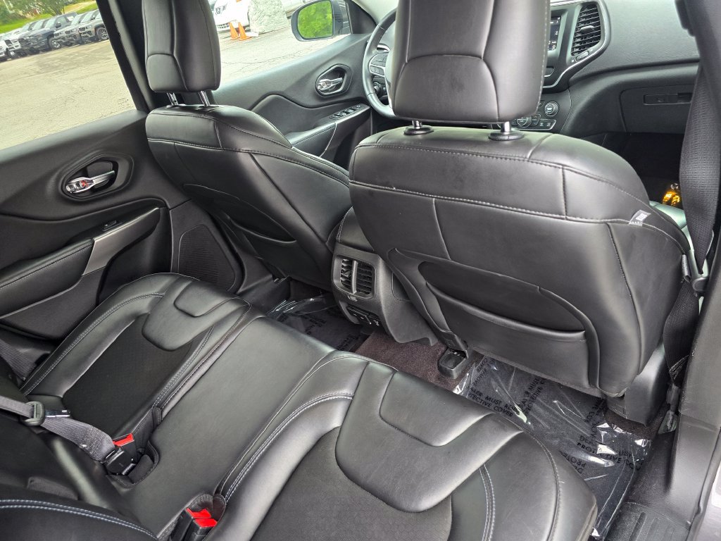 Used 2019 Jeep Cherokee Latitude Plus w/ Comfort/Convenience Group AWD/4WD image 26