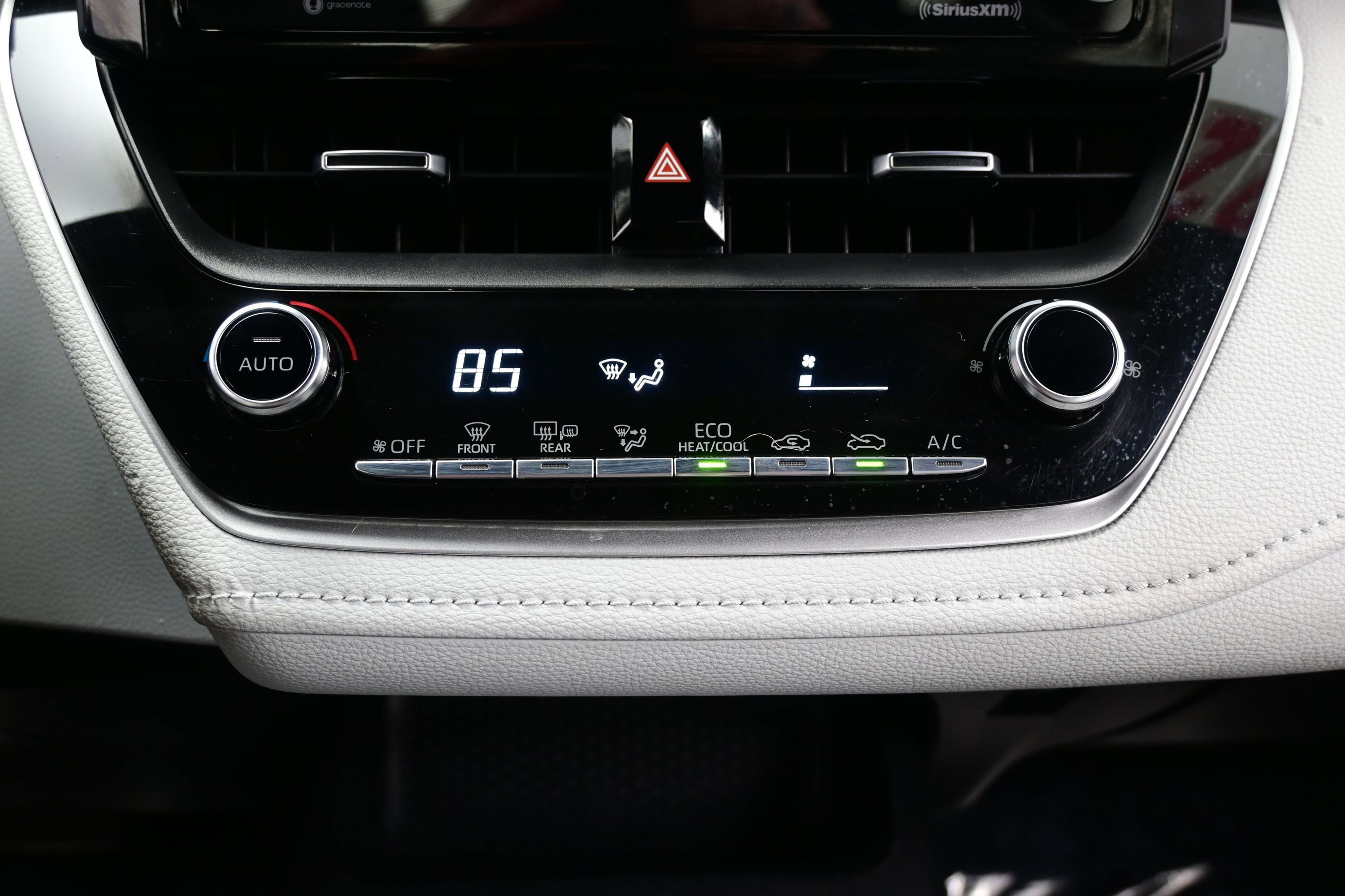 Used 2022 Toyota Corolla SE w/ Carpet Mat Package (TMS) FWD image 19