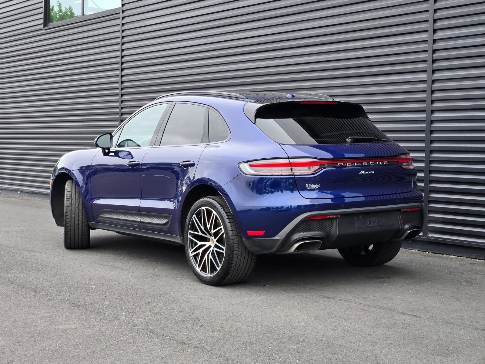 Used 2024 Porsche Macan AWD/4WD image 3