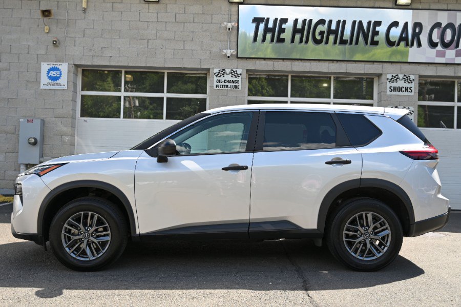 Used 2024 Nissan Rogue S FWD image 2