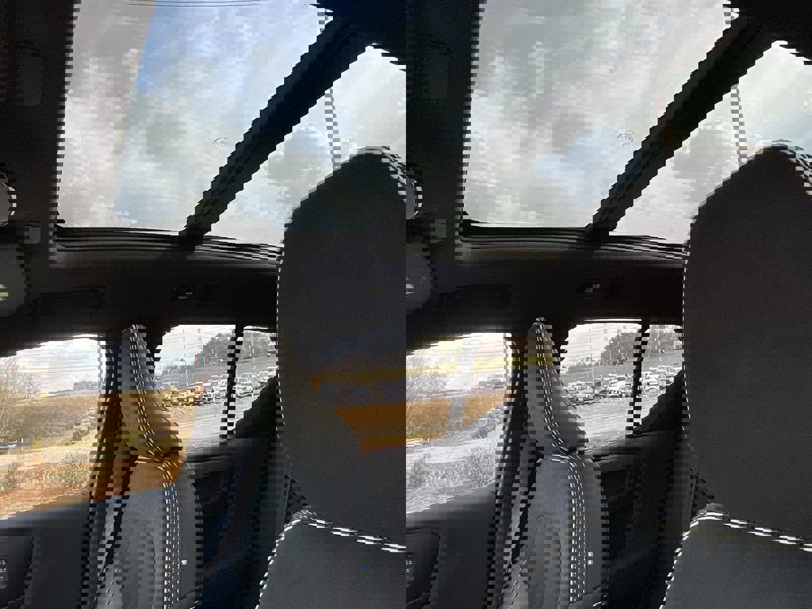 Certified 2022 Volvo XC40 P8 Recharge Plus image 20