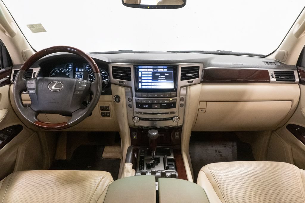 Used 2015 Lexus LX 570 4WD w/ Luxury Package image 32