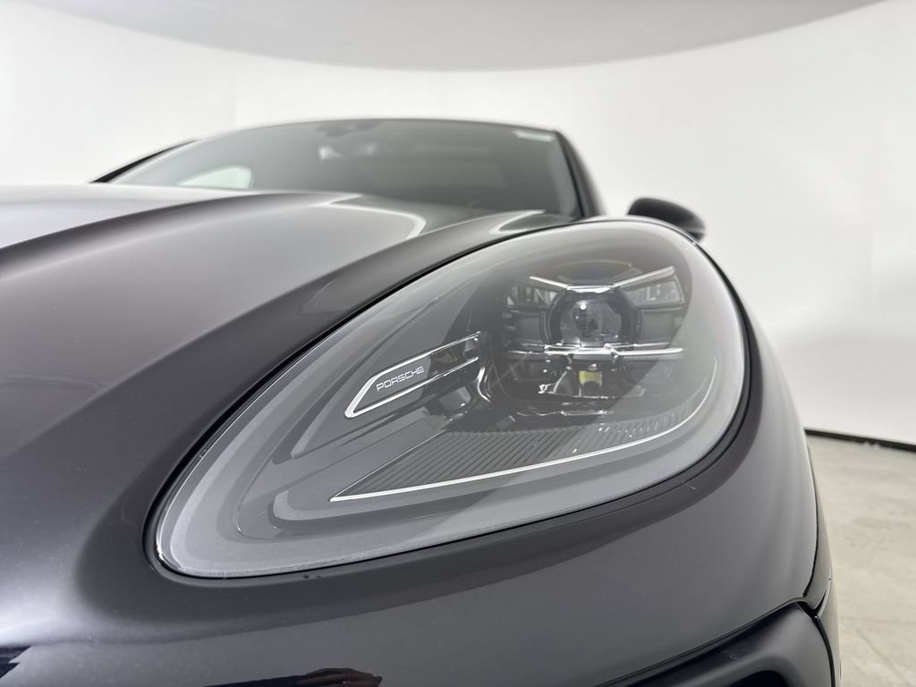 New 2026 Porsche Macan AWD/4WD image 11