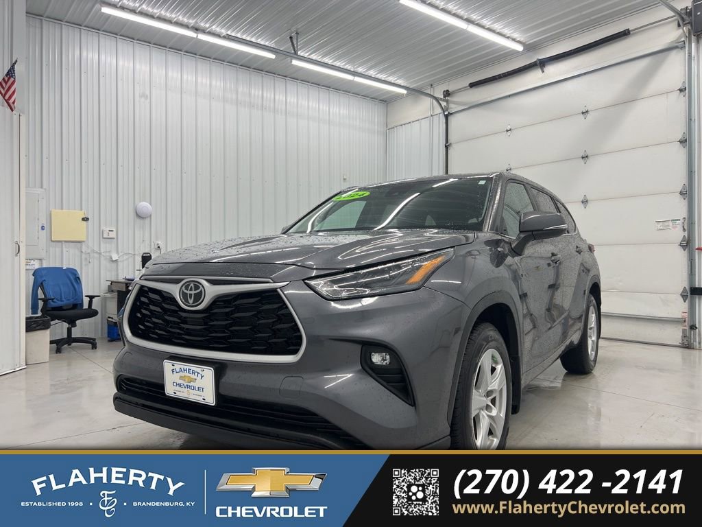 Used 2024 Toyota Highlander LE image 6