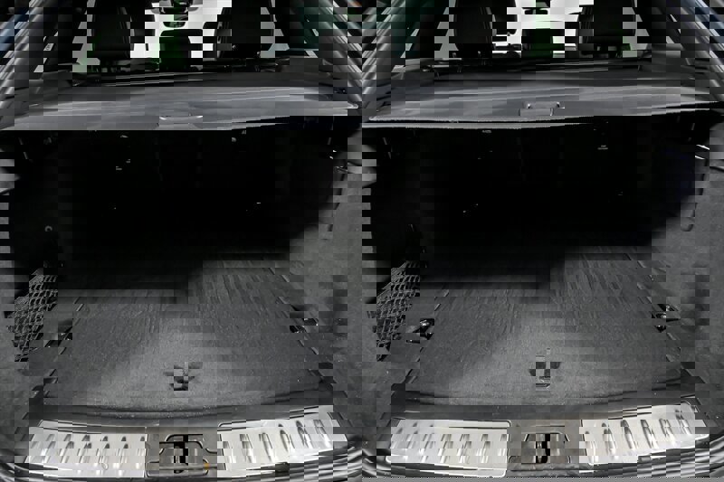 Used 2023 Land Rover Range Rover Velar R-Dynamic S image 13