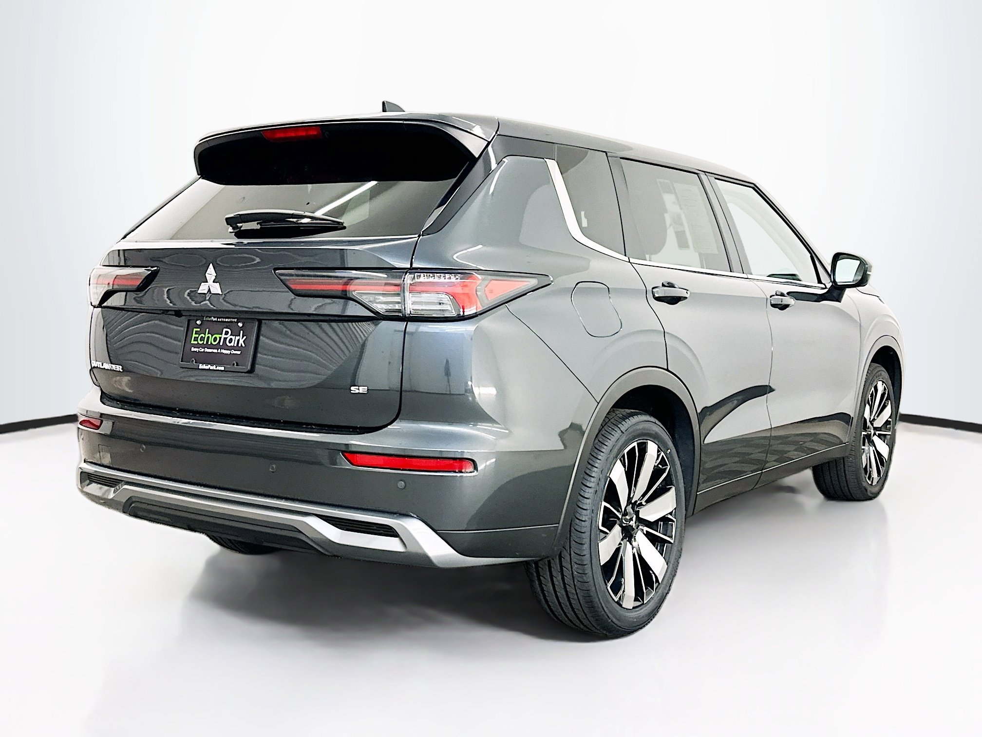 Used 2025 Mitsubishi Outlander SE image 9