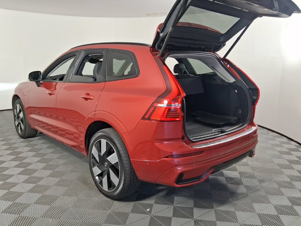 Certified 2025 Volvo XC60 T8 Plus w/ Protection Package Premier AWD/4WD image 14