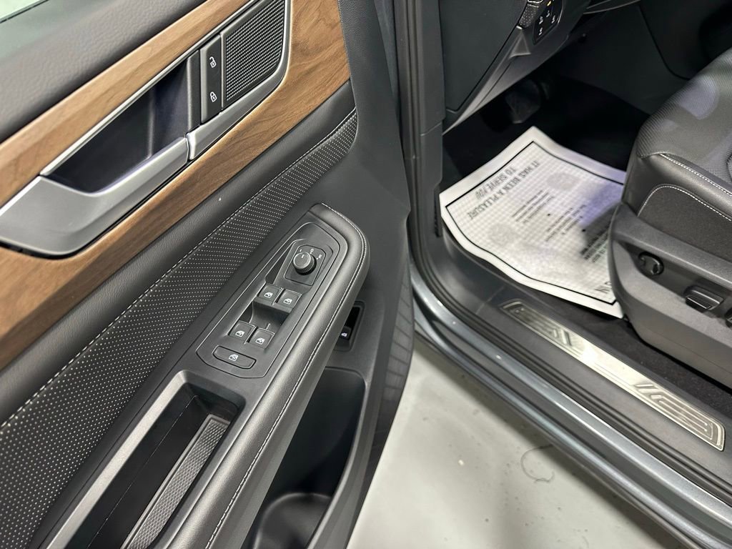 Used 2025 Volkswagen Atlas SE image 9