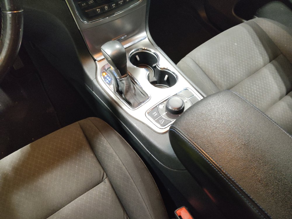Used 2019 Jeep Grand Cherokee Laredo AWD/4WD image 26