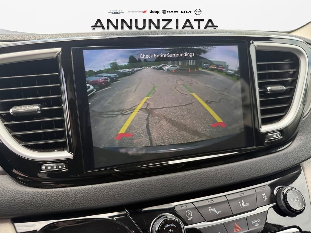 Certified 2023 Chrysler Pacifica Touring-L image 12