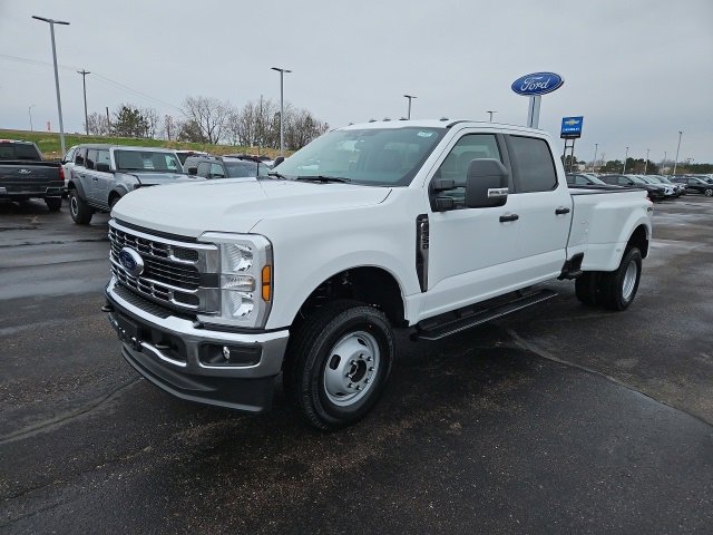 New 2025 Ford F350 XLT image 3