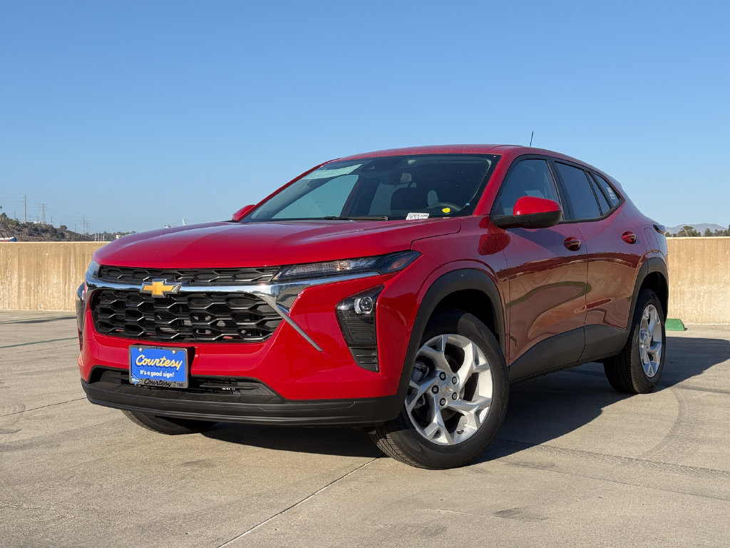 New 2026 Chevrolet Trax LS w/ LS Convenience Package FWD image 2