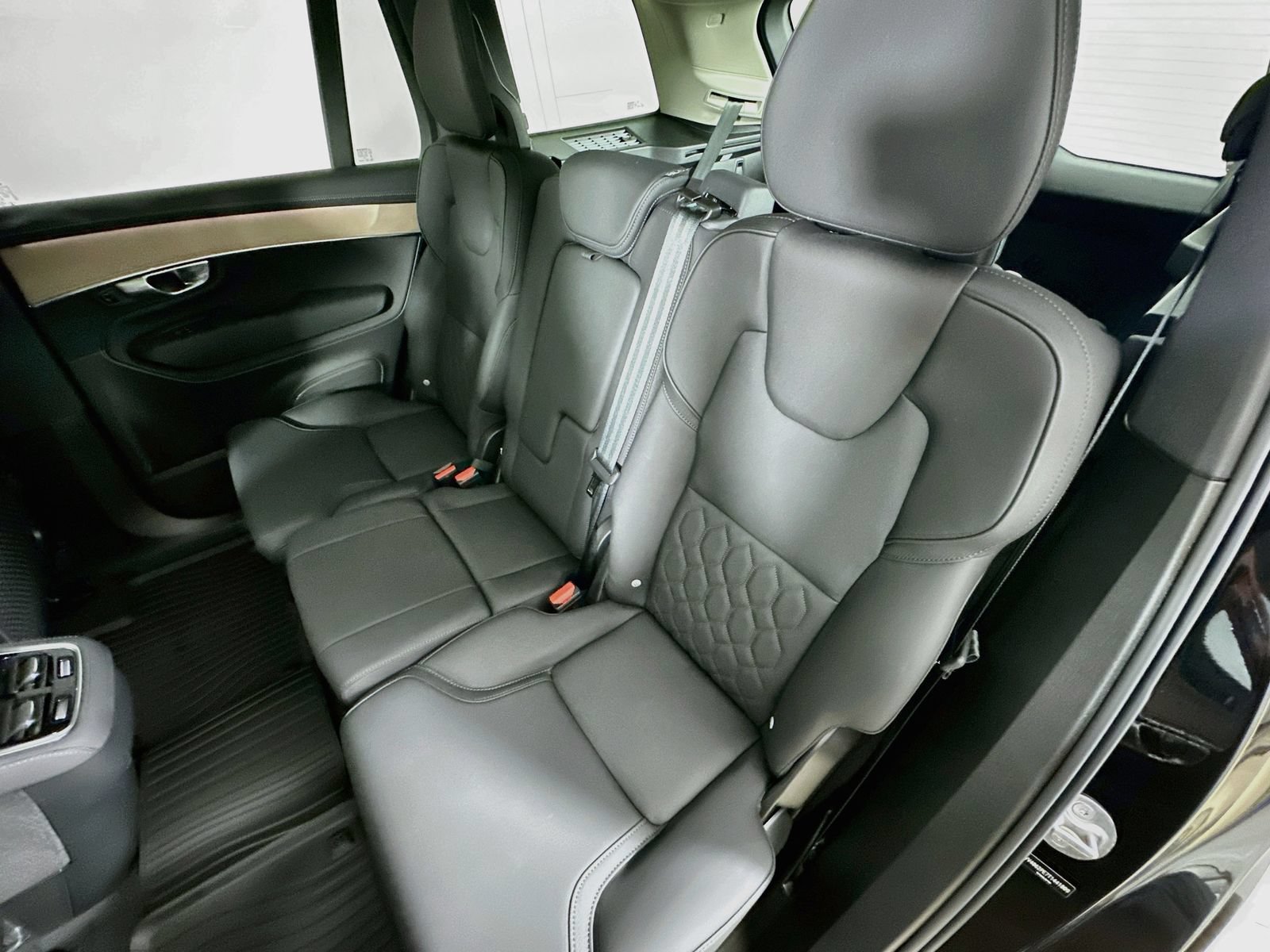 Used 2026 Volvo XC90 B6 Plus w/ Protection Package Premier AWD/4WD image 35