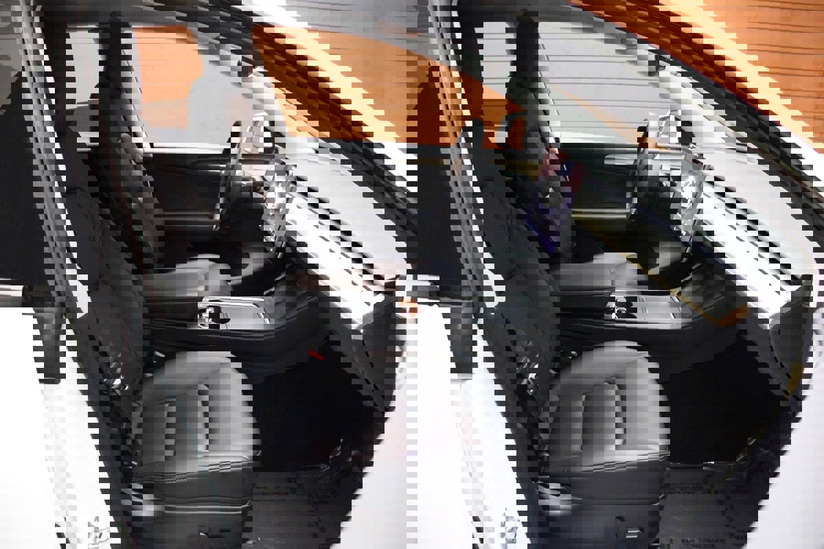 Used 2023 Tesla Model Y Long Range image 41