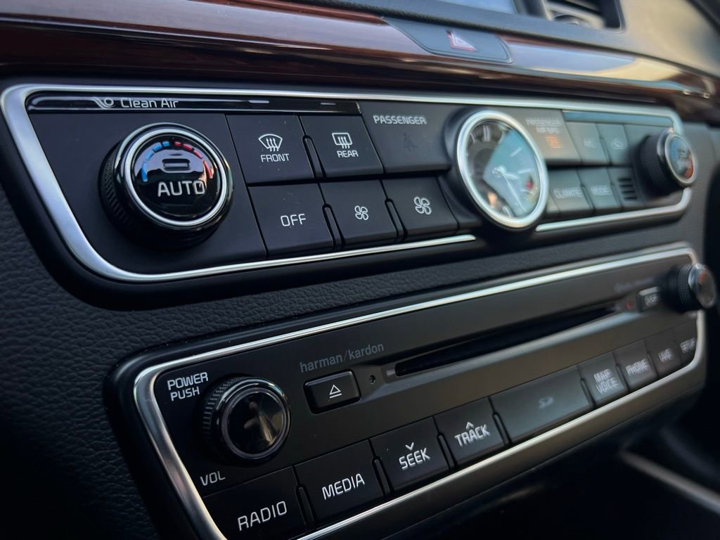 Used 2017 Kia Cadenza Premium w/ Luxury Package image 52