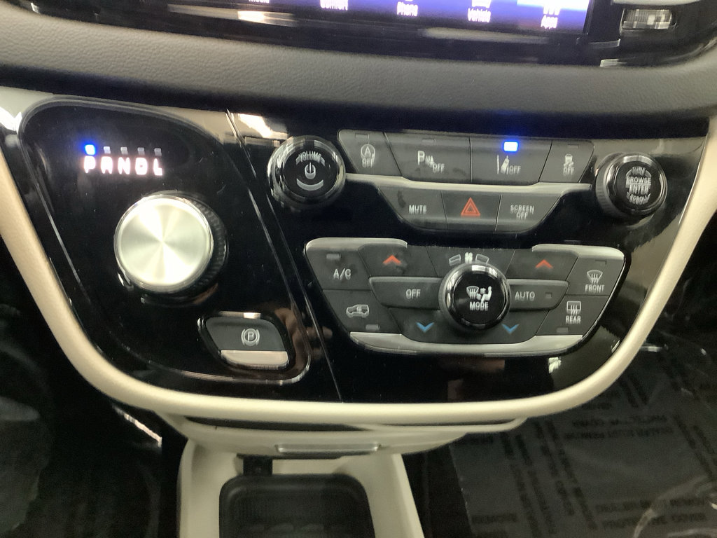 Used 2024 Chrysler Pacifica Touring-L image 22