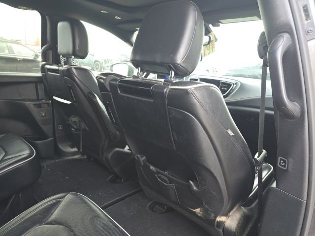 Used 2018 Chrysler Pacifica Limited w/ S Appearance Package image 9