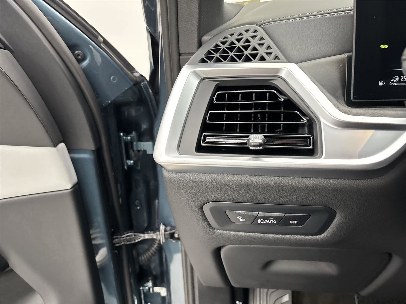 New 2026 BMW X5 xDrive50e w/ Climate Comfort Package image 31