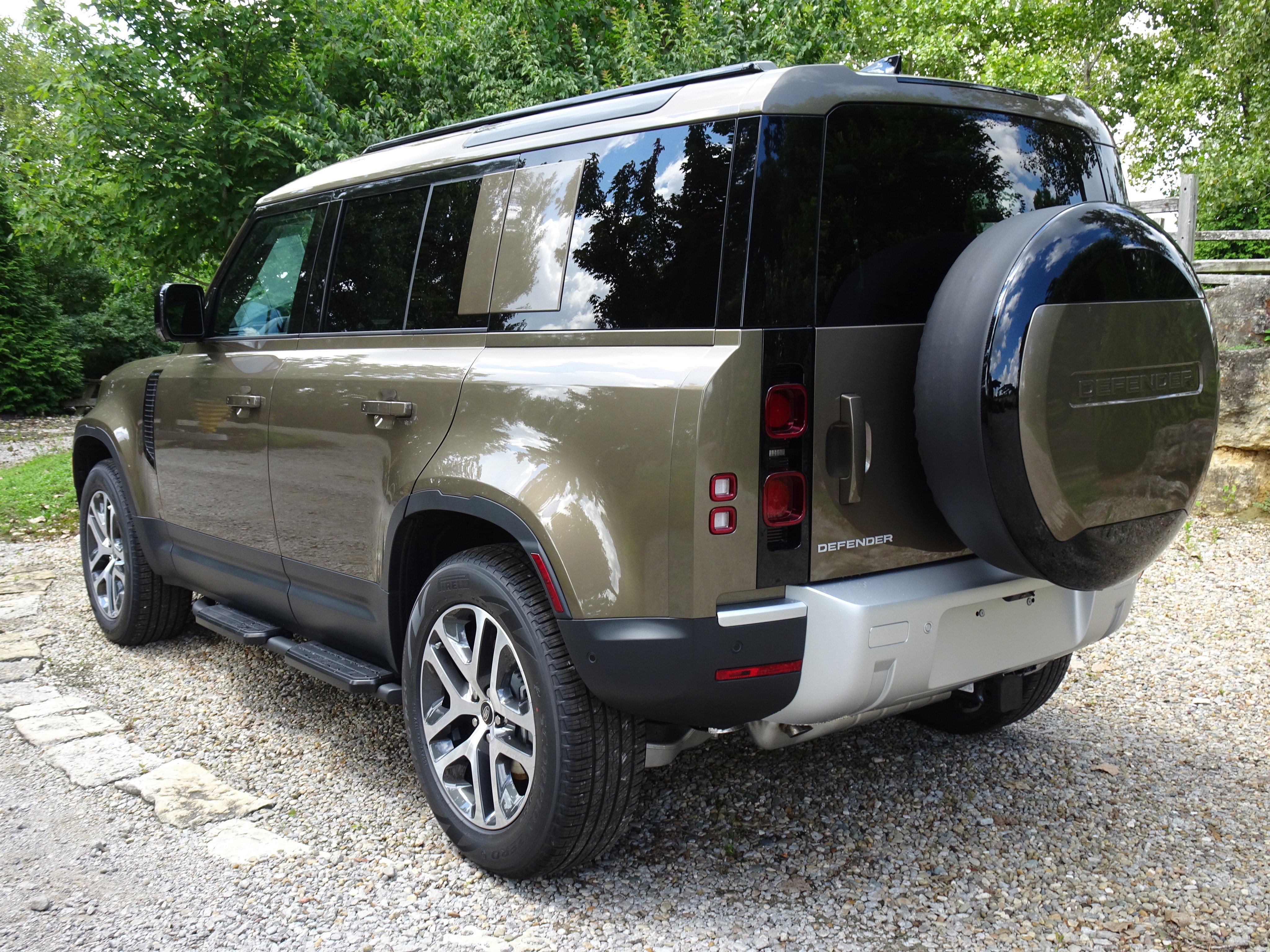 New 2025 Land Rover Defender 110 S image 10