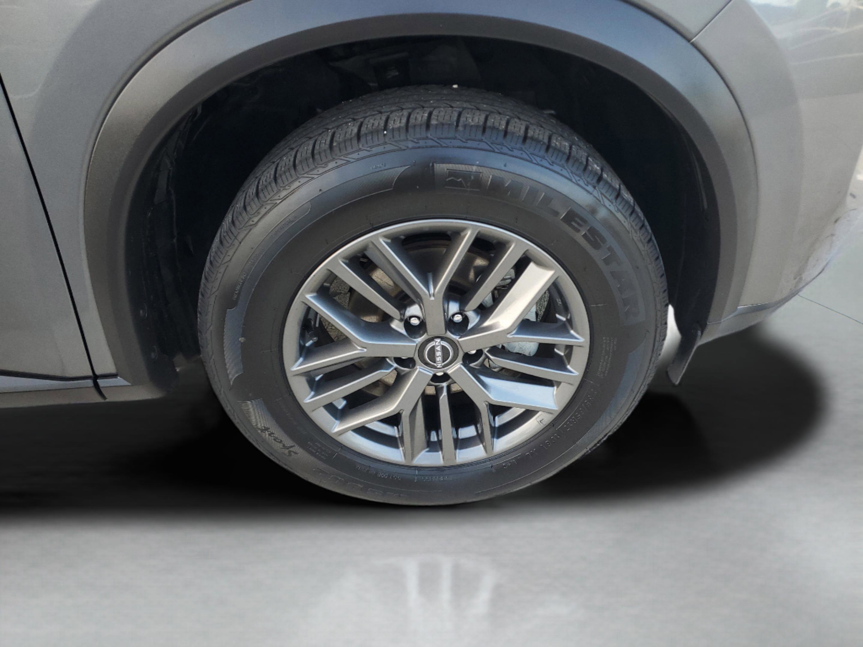 Used 2023 Nissan Rogue S image 6