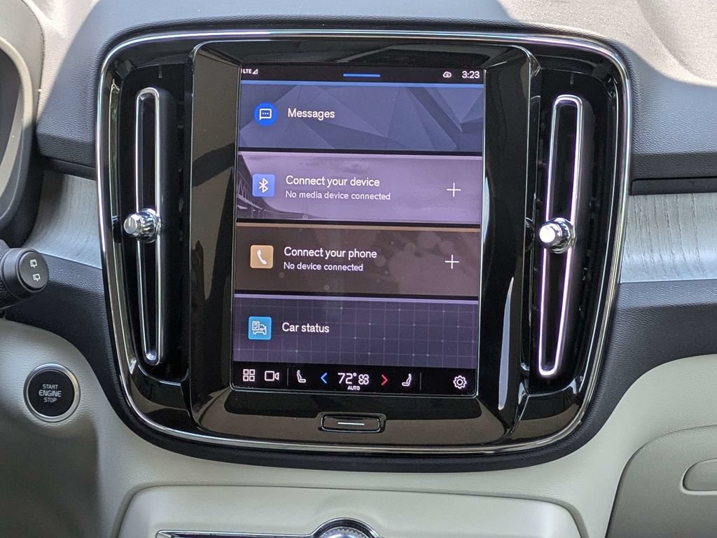 Certified 2025 Volvo XC40 B5 Plus AWD/4WD image 16