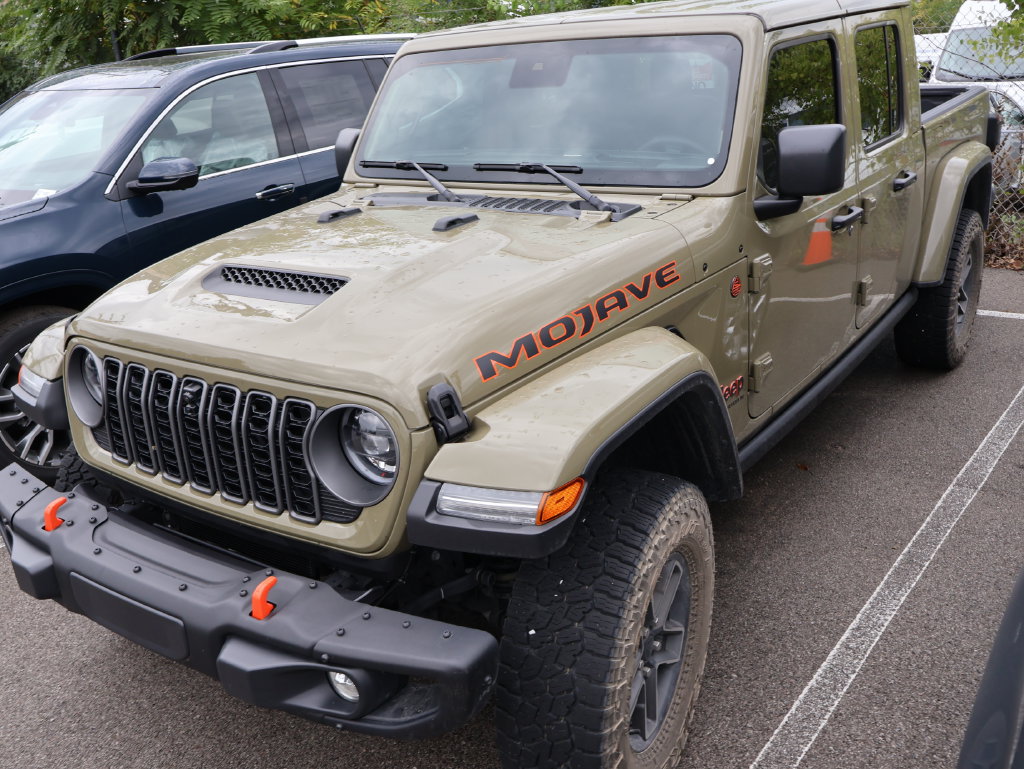 Used 2025 Jeep Gladiator Mojave AWD/4WD image 7