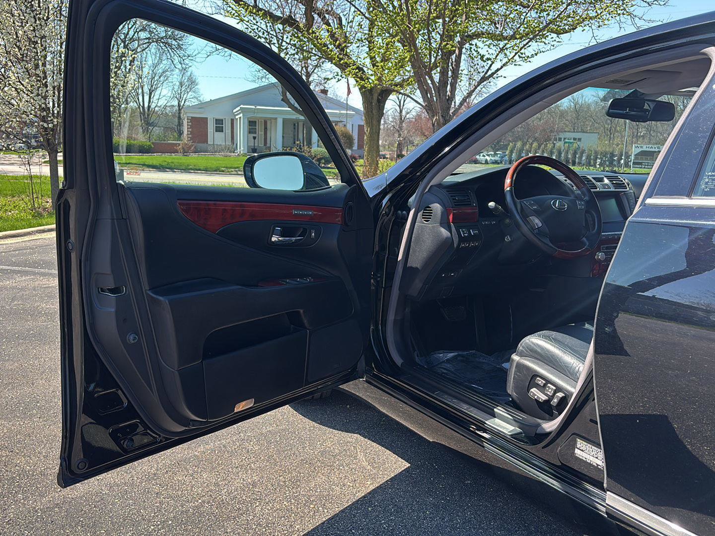 Used 2011 Lexus LS 460 AWD w/ Luxury Value Edition image 2