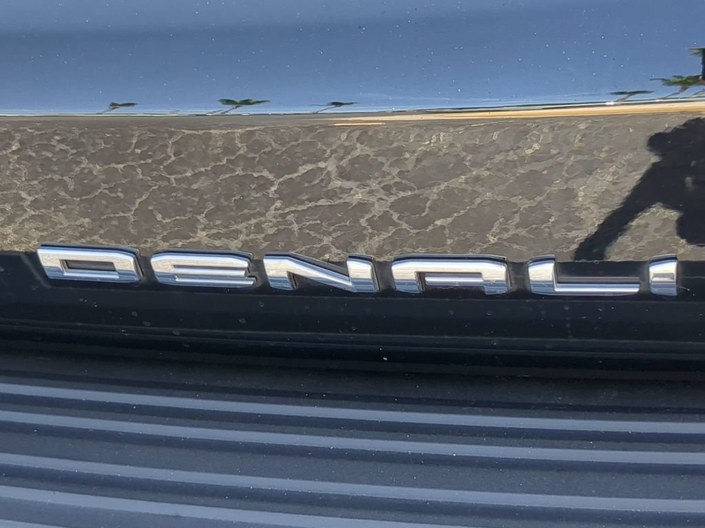 Used 2023 GMC Yukon XL Denali Ultimate AWD/4WD image 12