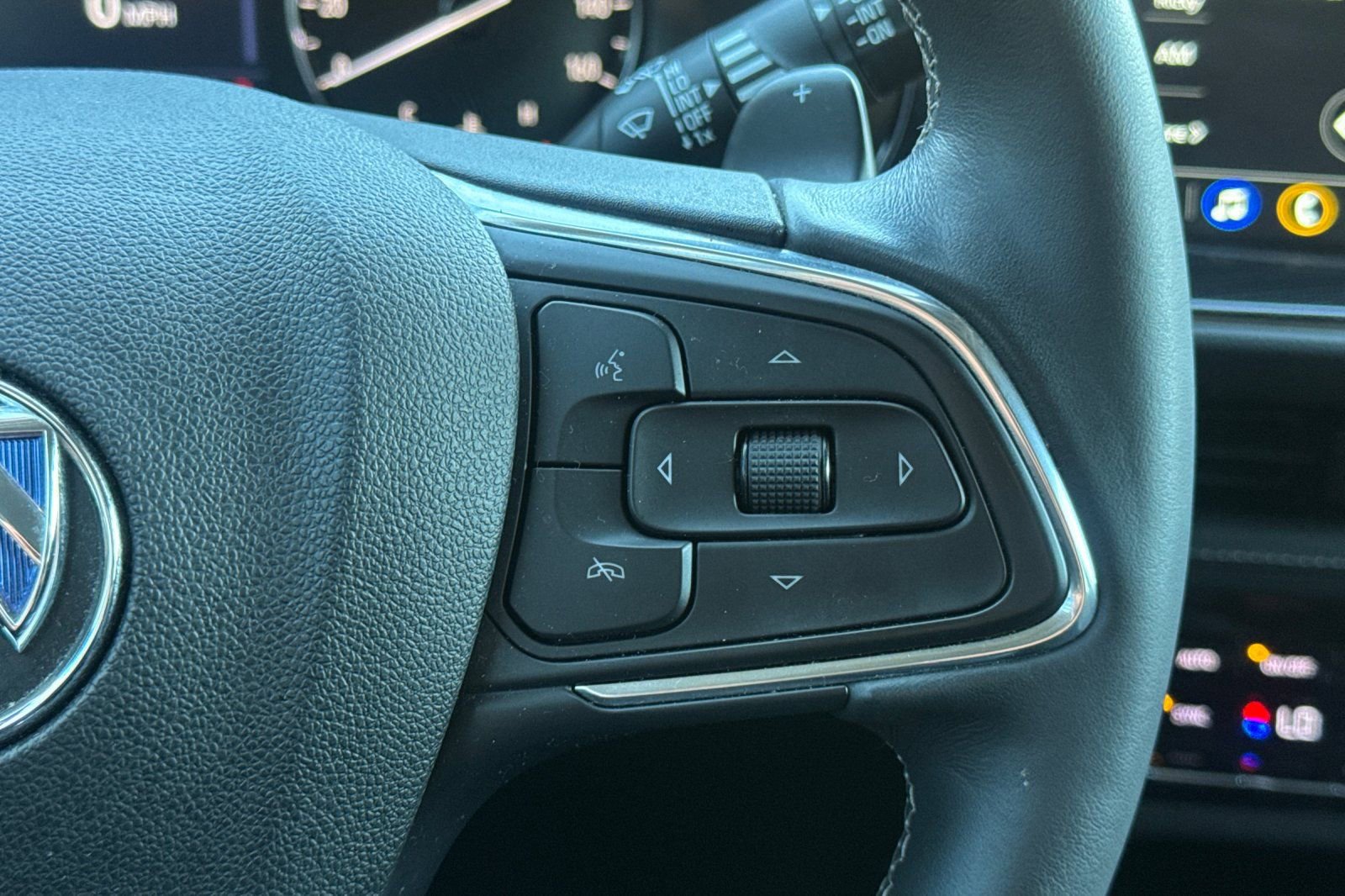 Used 2022 Buick Envision Preferred image 36