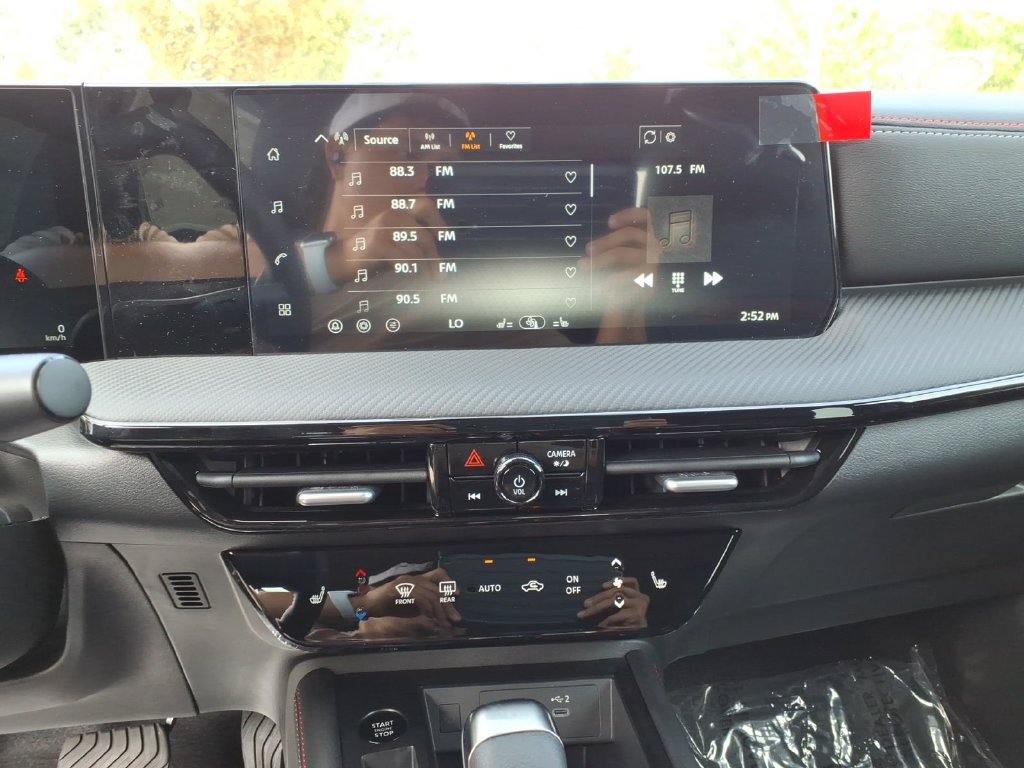 New 2027 Nissan Kicks SR w/ Cold Weather Package FWD image 28
