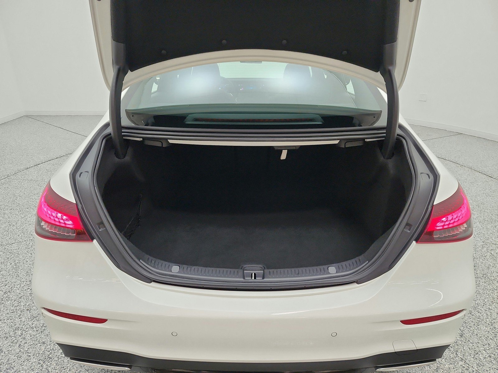 Used 2022 Mercedes-Benz E 350 Sedan image 19