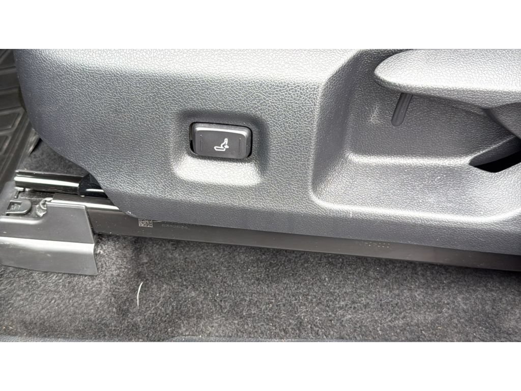 Certified 2024 Toyota Tacoma SR5 AWD/4WD image 30