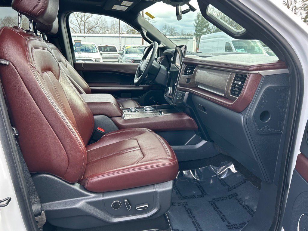 Used 2023 Ford Expedition Limited image 20