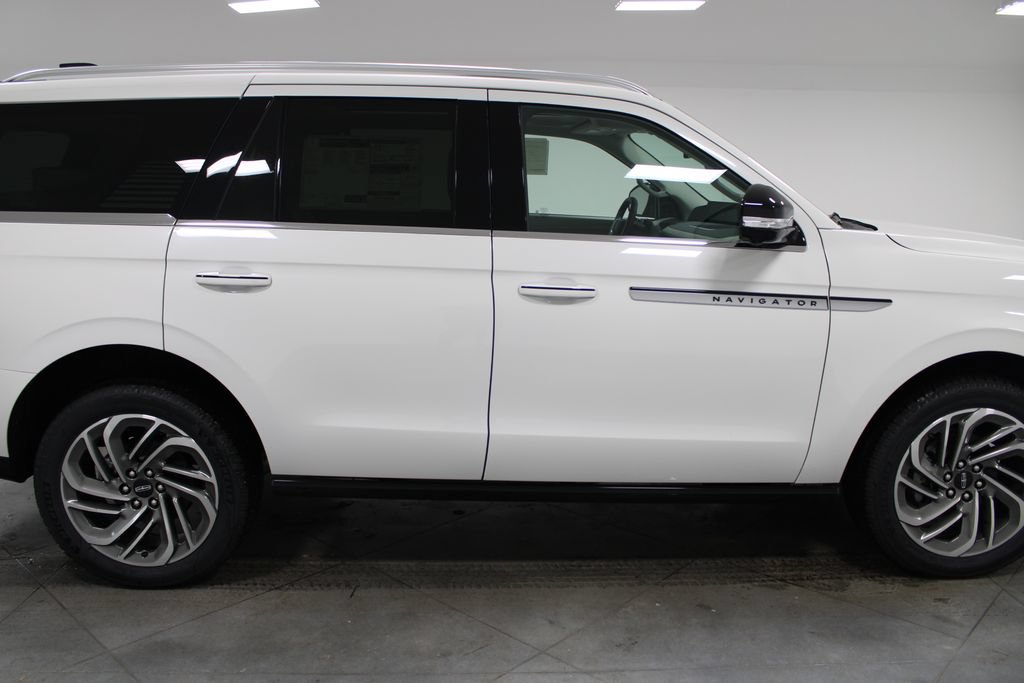 New 2026 Lincoln Navigator Reserve AWD/4WD image 10