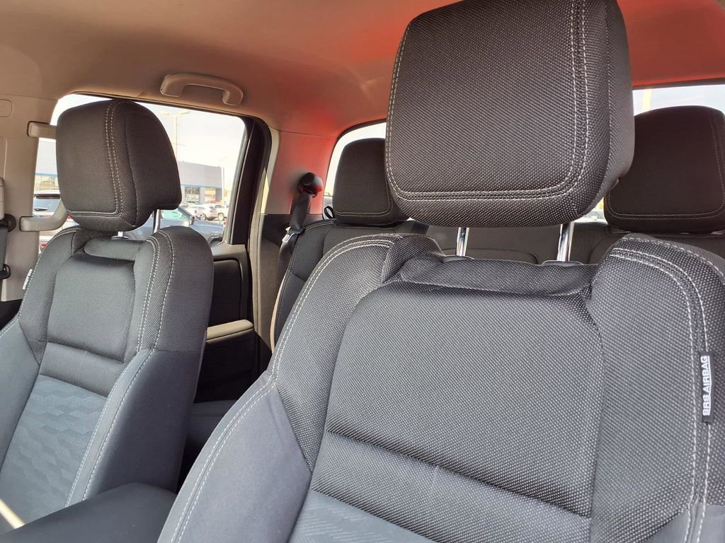 Used 2024 Nissan Frontier SV image 17