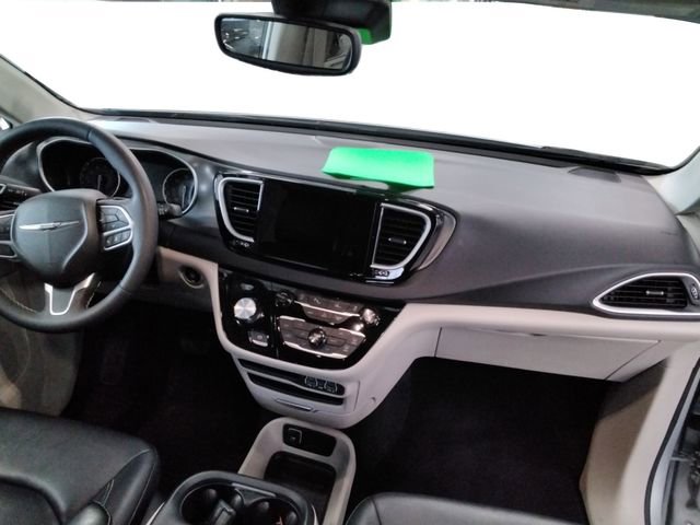 Used 2024 Chrysler Pacifica Touring-L image 30