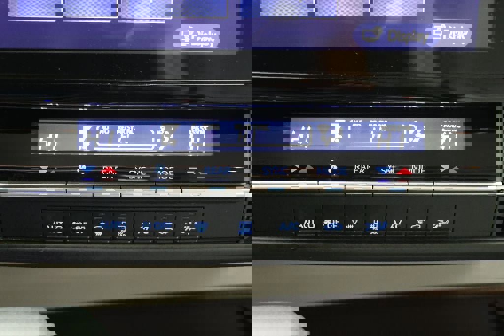 Used 2024 Toyota Sienna LE image 25