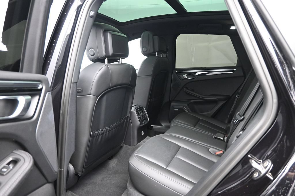 Used 2022 Porsche Macan AWD/4WD image 23