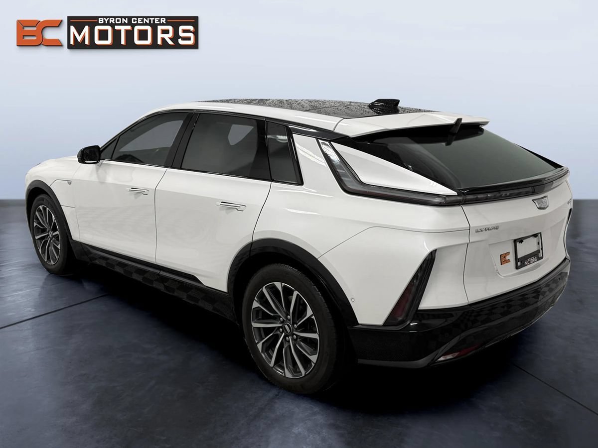 Used 2024 Cadillac Lyriq Sport RWD image 4