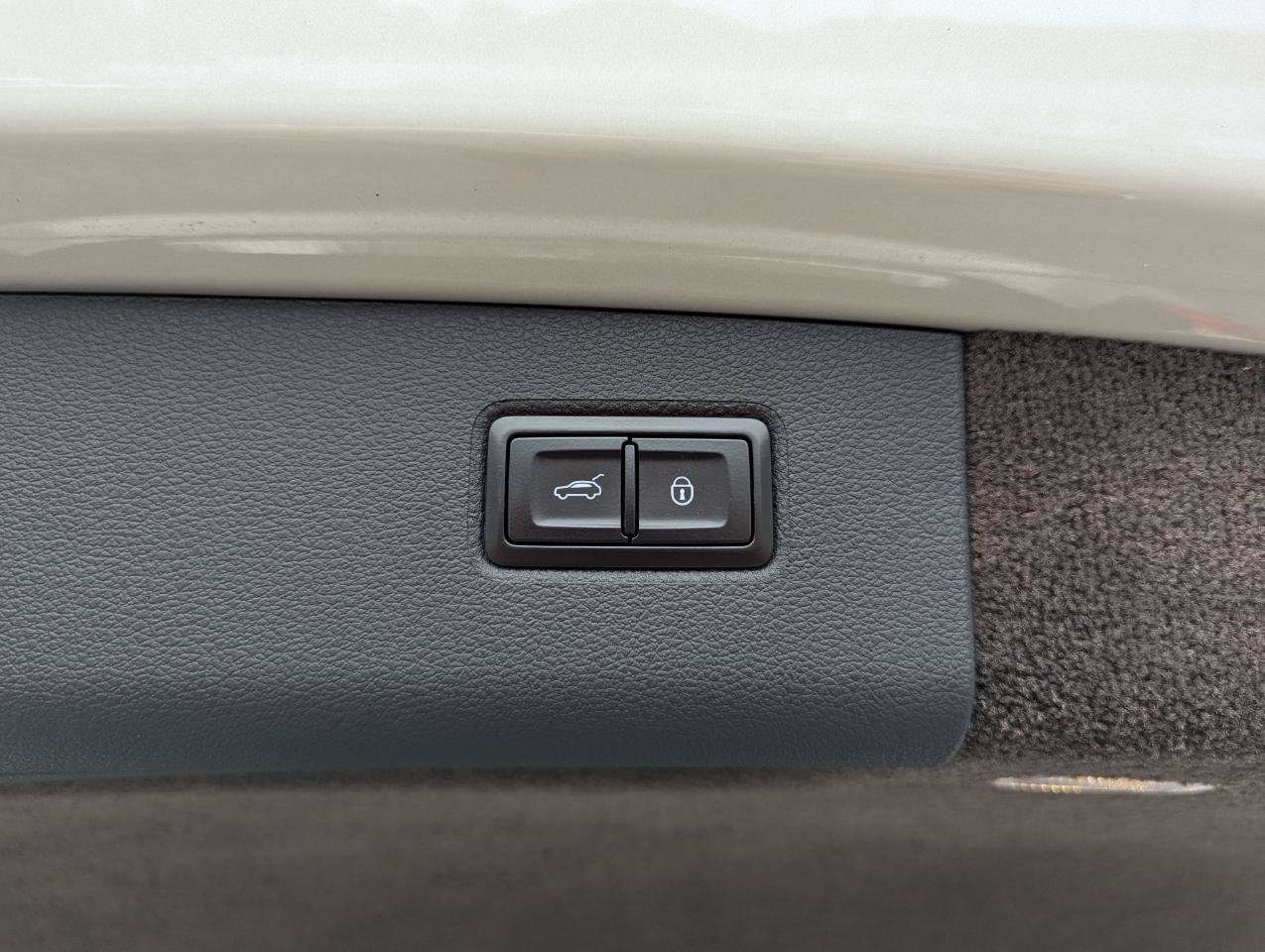 Used 2020 Bentley Bentayga AWD/4WD image 47