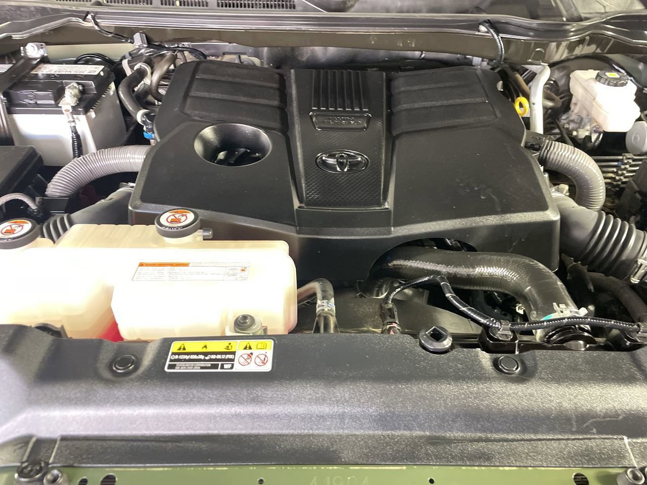 Used 2022 Toyota Tundra SR5 w/ SR5 Convenience Package AWD/4WD image 10