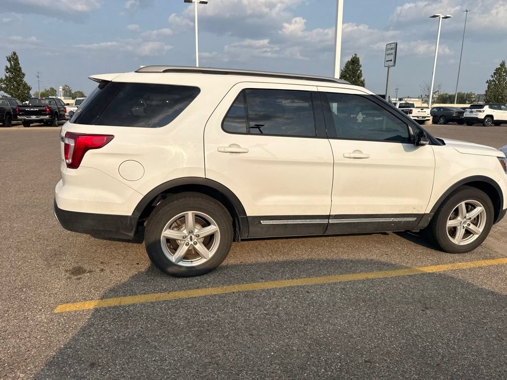 Used 2017 Ford Explorer XLT AWD/4WD image 8