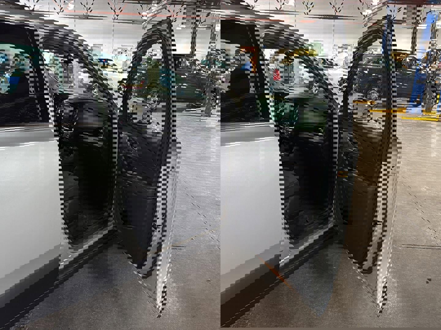 Used 2020 Chevrolet Traverse LT w/ LPO, Cargo Package image 23