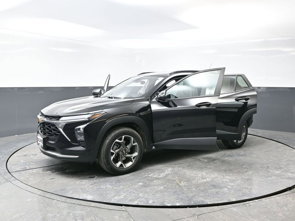 Used 2025 Chevrolet Trax LT image 55