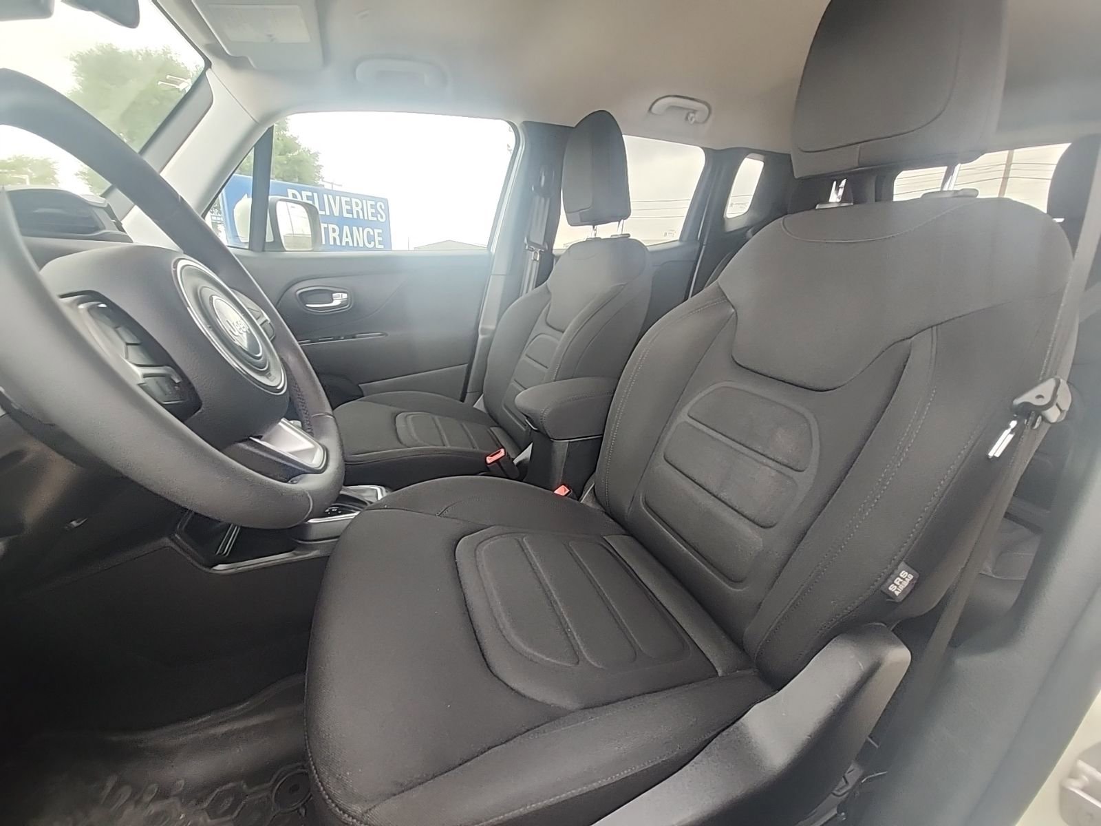 Used 2019 Jeep Renegade Latitude w/ Popular Equipment Group image 9