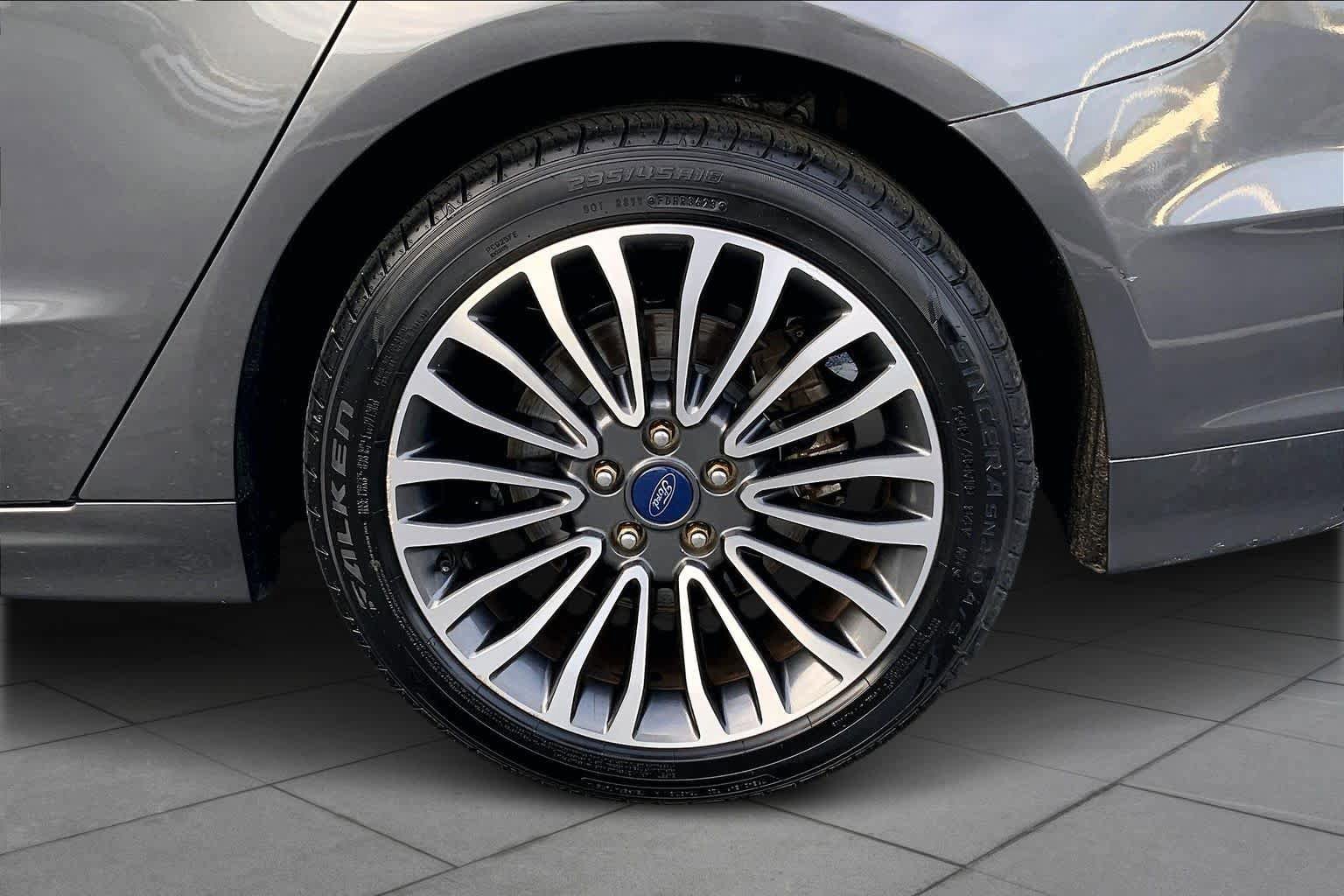 Used 2018 Ford Fusion Titanium image 11