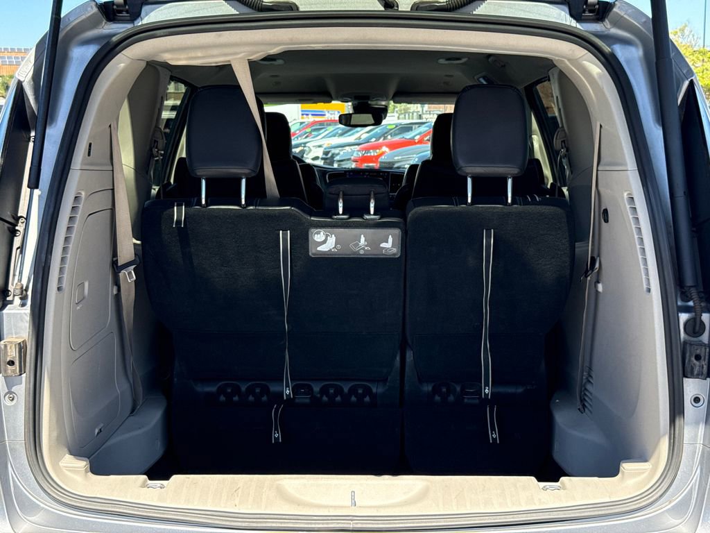 Used 2021 Chrysler Pacifica Touring-L image 8