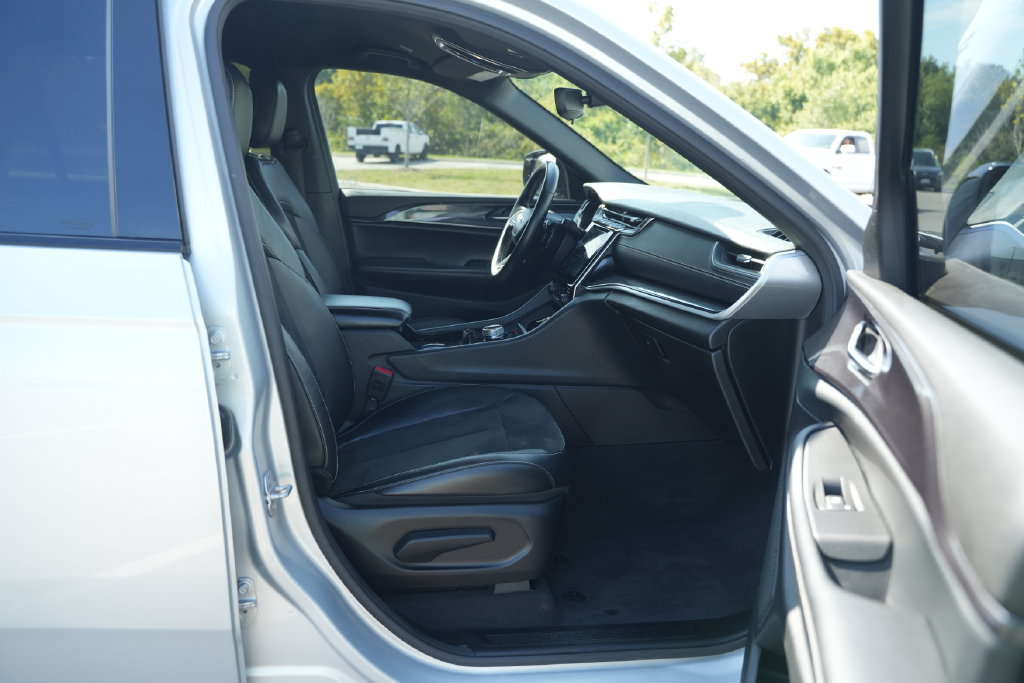 Used 2021 Jeep Grand Cherokee L Laredo RWD image 22